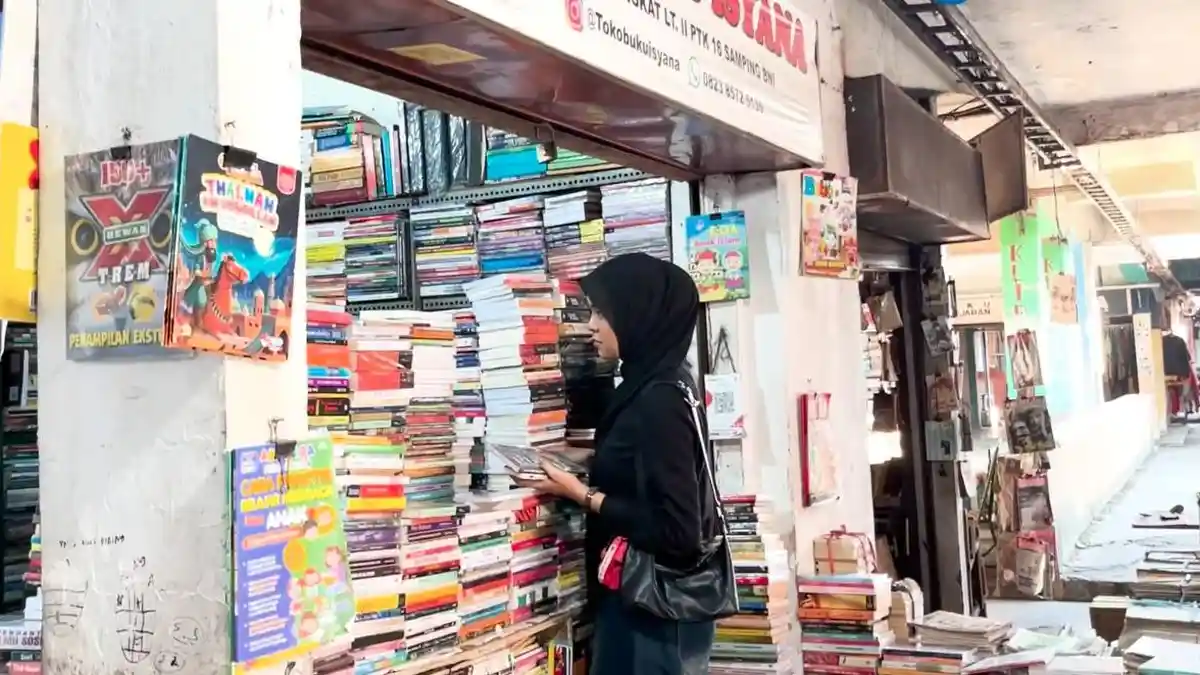 Itinerary Liburan Akhir Tahun di Padang Teater, Surga Buku Lama