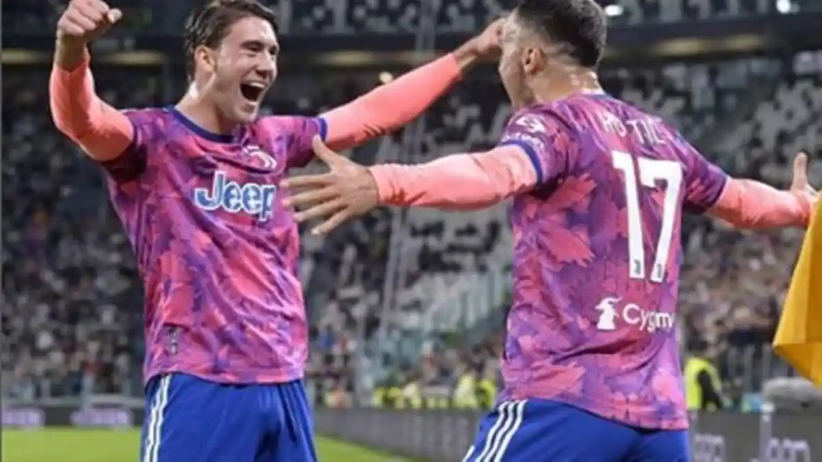 Jadwal Siaran Langsung Sepakbola Malam ini : ada AC Milan vs Juventus, Dortmund vs Bayern Munchen