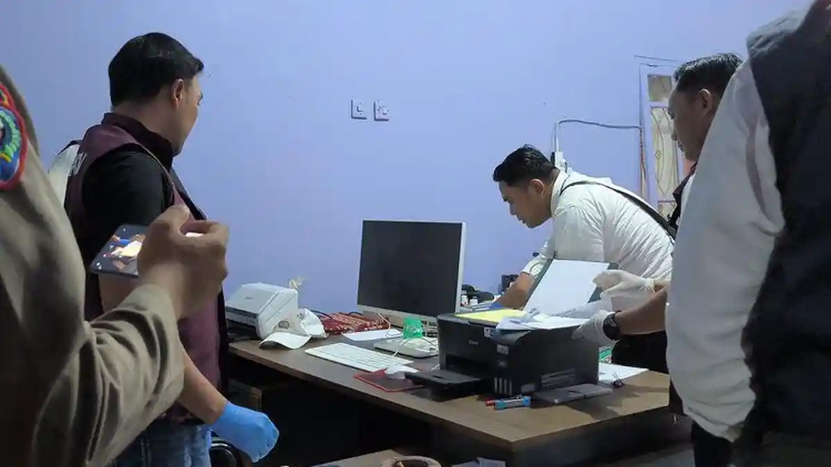 Rumah Sekdes Kohod Digeledah Bareskrim Polri Terkait Dugaan Keterlibatan Pemalsuan Sertifikat