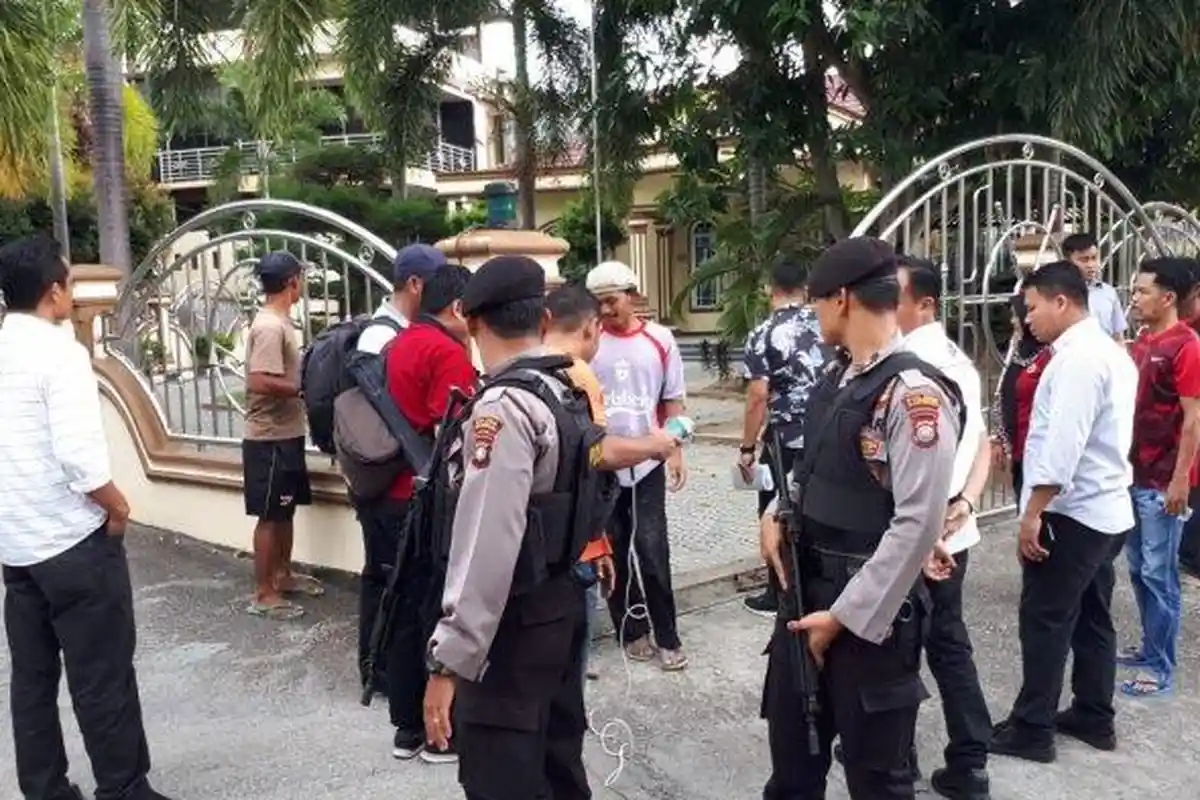 BREAKING NEWS: KPK Geledah Rumah Gubernur Kepulauan Riau, Telusuri Temuan Uang Rp 5,6 Miliar