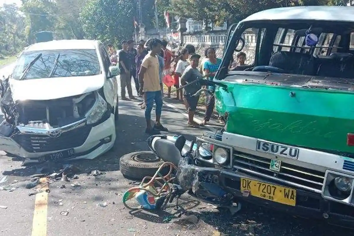 Kecelakaan Pukul 14.20 Wita, Bocah Usia 5 Tahun Jadi Korban, Tabrakan 3 Kendaraan di Jalur Tengkorak