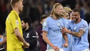 Pemain-Manchester-City-Erling-Haaland-merayakan-kemenangan-dekat-kiper-Arsenal.jpg