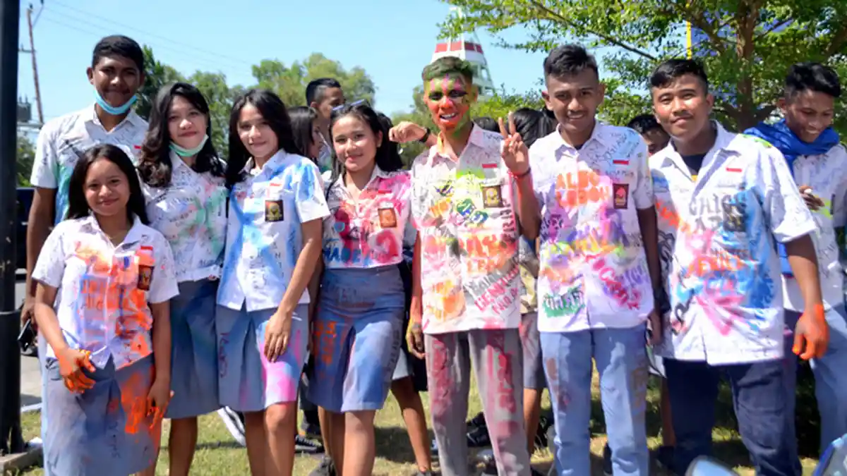 Di Kupang NTT, Coret Baju Masih Warnai Pengumuman Kelulusan SMA