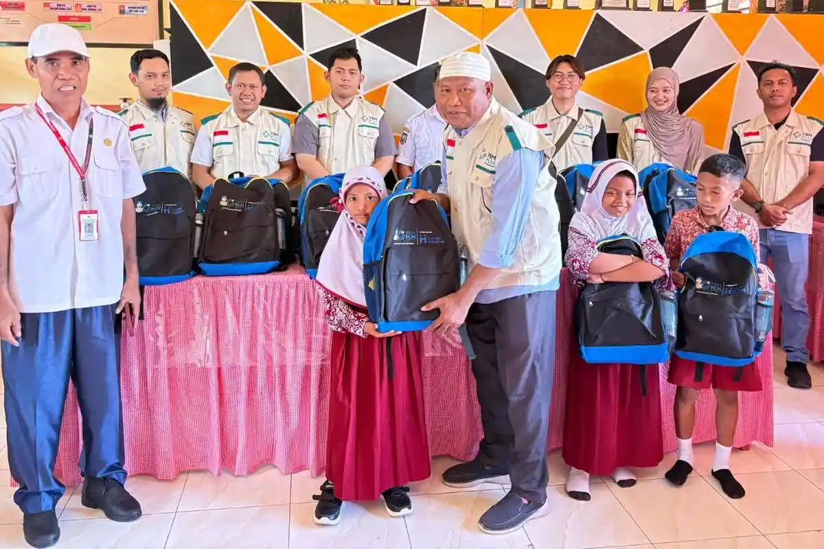 YBM PLN UP3 Sofifi Salurkan Bantuan Peralatan Sekolah: Dukung Pendidikan Anak Kurang Mampu di Tidore