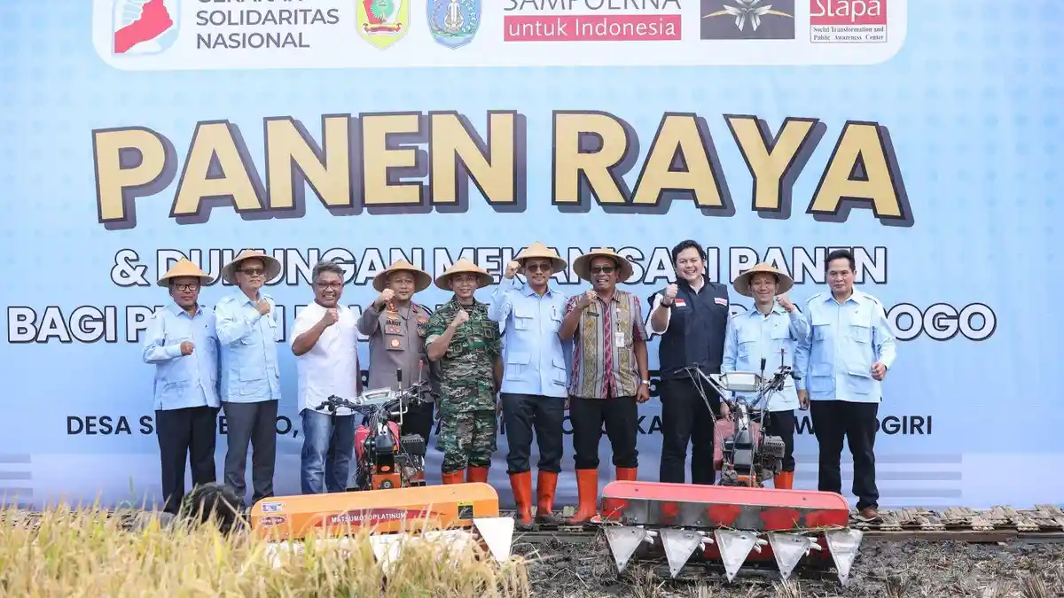 Dukung Program Ketahanan Pangan, Sampoerna Beri Bantuan Mesin Pemanen Padi untuk Petani