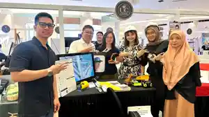 MM-UC-Surabaya-mengikuti-pameran-pendidikan.jpg