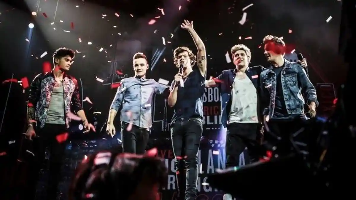 Lirik Lagu One Direction - Moments
