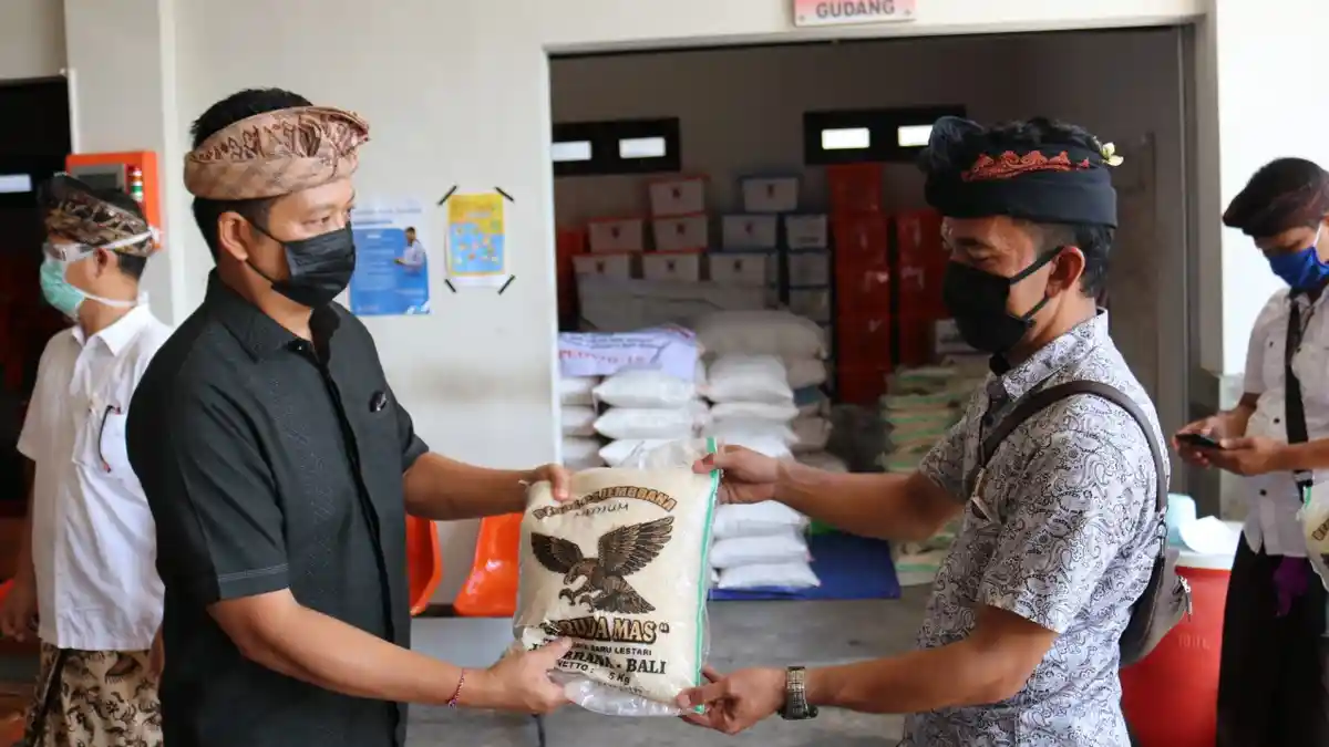 Bantu Warga terdampak Covid-19, Pemkab Jembrana Siapkan Cadangan Beras 100 Ton