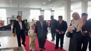 07102024Ansar-Ahmad-hadiri-pelantikan-pimpinan-DPRD-Kepri.jpg