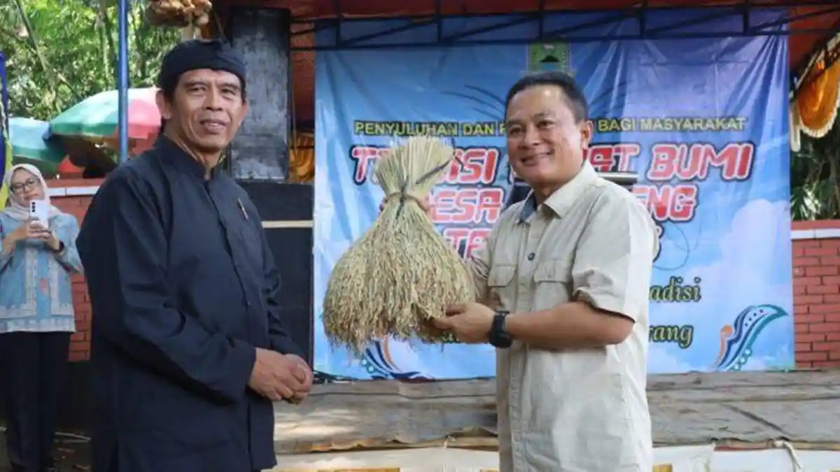 Janji Bupati Kuningan di Hajat Bumi: Jalan Rusak 4,7 Km Segera Dibangun