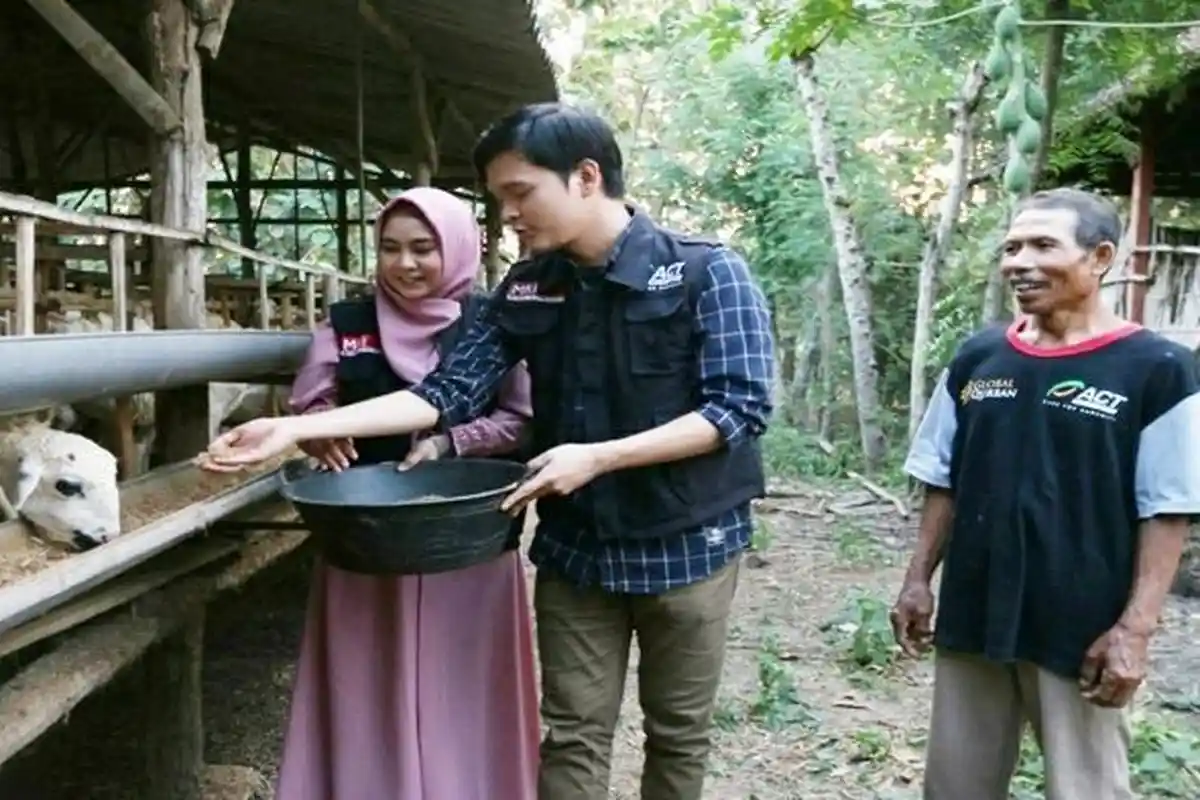 Cerita Anisa Rahma dan Dito Urus Kambing Global Qurban di LTW Blora