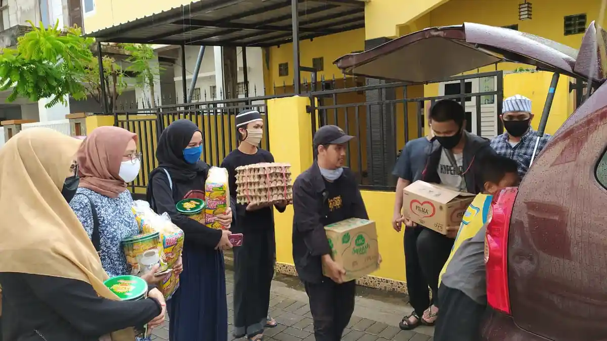 IKA Himaprodi PBSI UNM Salurkan Bantuan ke Anak Yatim