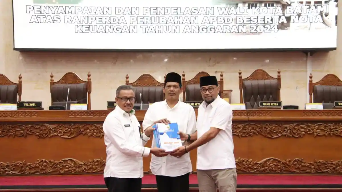 DPRD Kota Batam Gelar Rapat Paripurna, Dengarkan Penyampaian Sekdako atas Ranperda Perubahan