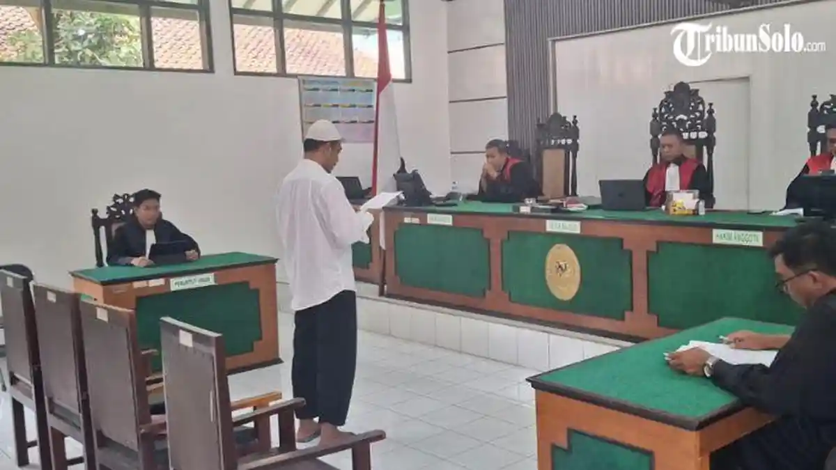 Tangis Terdakwa Perampokan Boyolali Pecah, Minta Lepas Bui