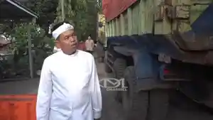 HAMPIRI-TRUK-Gubernur-Jawa-Barat-Dedi-Mulyadi.jpg