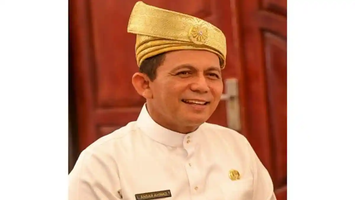 Gubernur Kepri Ansar Ahmad Terima Anugerah Indonesia Awards 2022 dari Inews