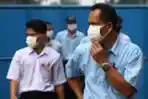 Cegah Covid-19, Buruh Pabrik Kenakan Masker