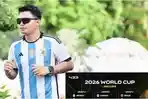 PIALA-DUNIA-Wakil-Ketua-DPRD-Bone-Muh-Asrullah-berpose.jpg