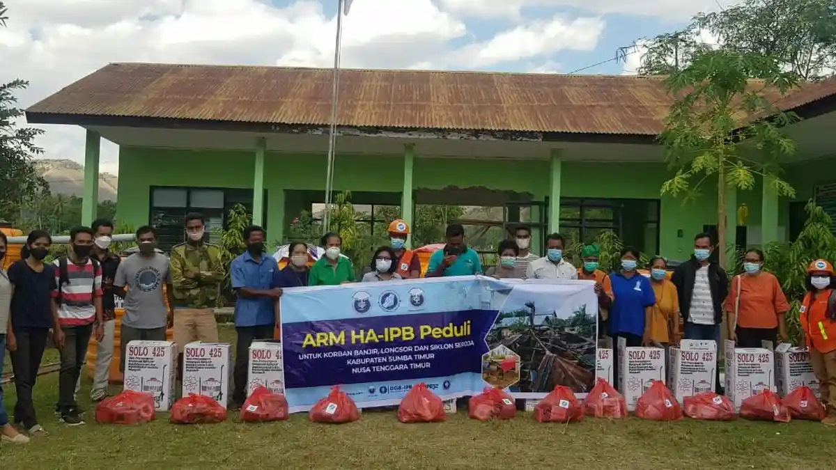 Alumni IPB Salurkan 1.400 Paket Benih Sayuran Bagi 12 Poktan di Sumba Timur