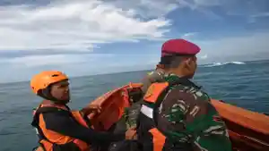 Proses-pencarian-terhadap-tiga-orang-korban-dari-kapal-terbalik.jpg