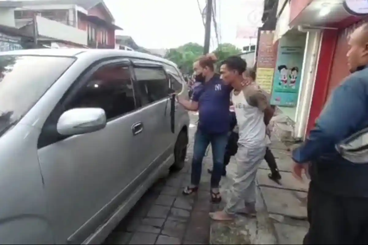 Mantan Menantu Ngamuk Bawa Senjata Tajam Acak-acak Rumah Mantan Mertua di Cilincing Jakut