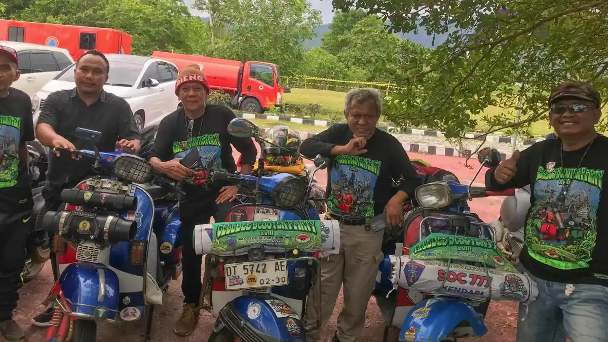 Biker Vespa 64 Tahun Tembus Jalur Ekstrem dari Kendari ke Gorontalo, Buktikan Umur Hanya Angka