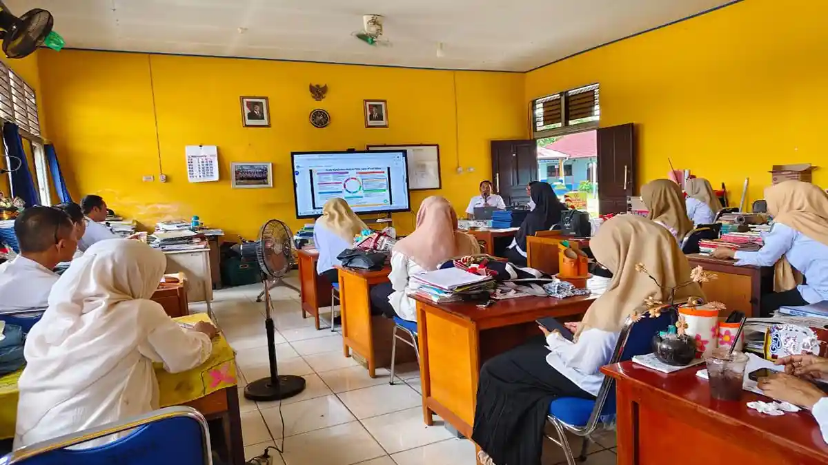 SMPN 1 Teluk Keramat Gelar Pengimbasan Digitalisasi Pembelajaran Pemanfaatan IFP