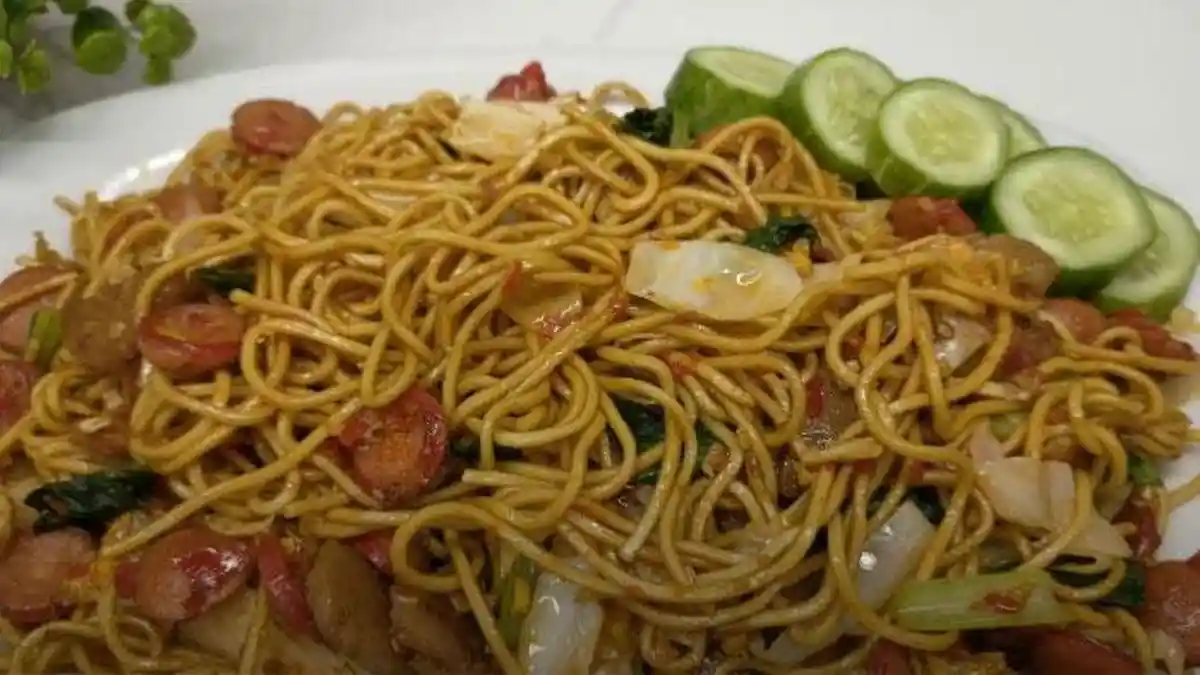 Resep Mie Tek Tek, Tambahkan Bakso dan Sosis