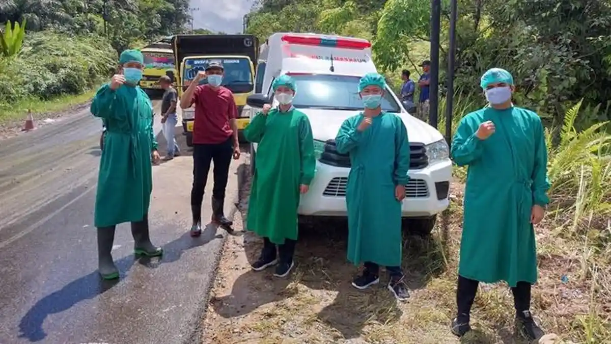 Mobil Pusling Lambing Layani Warga Terdampak Banjir di Kutai Barat
