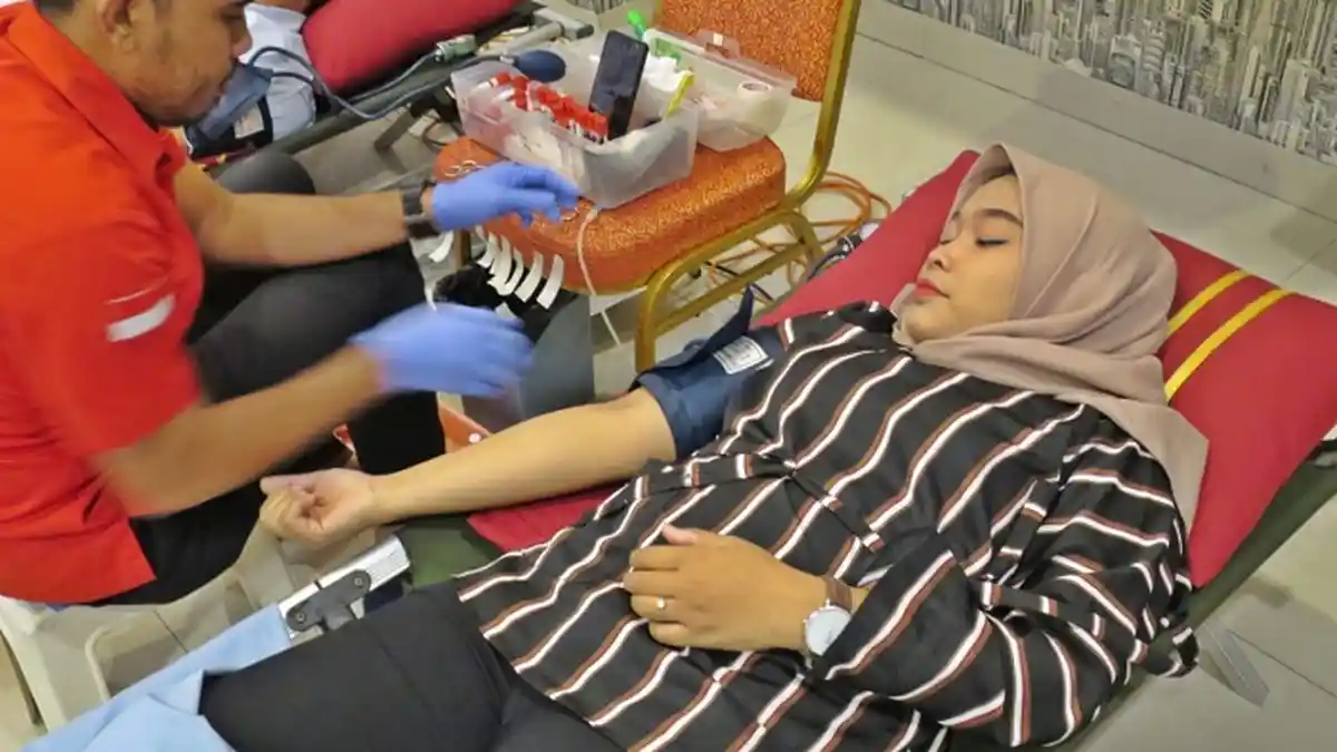 Bantu Stok Darah PMI, Fave Hotel Gelar Donor Darah