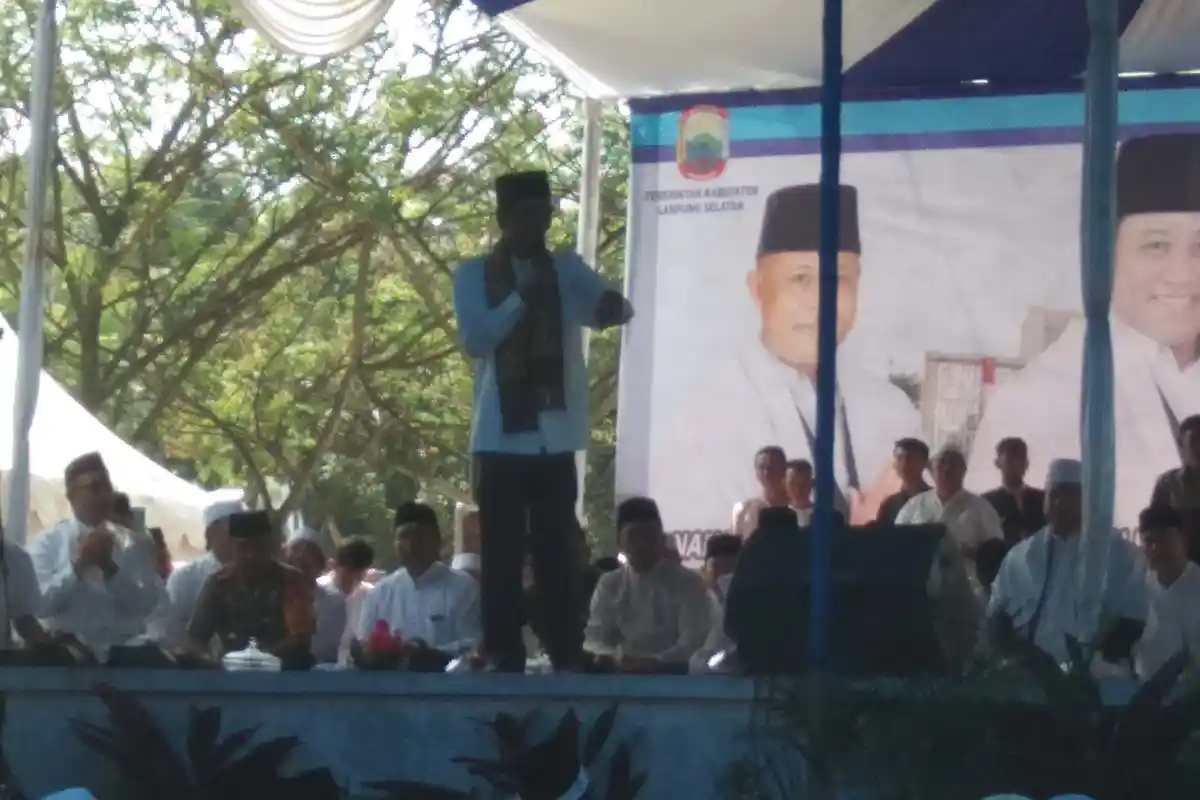 Tausyiah 1,5 Jam, Ustaz Abdul Somad Geleng-geleng Kepala dengan Warga Lamsel