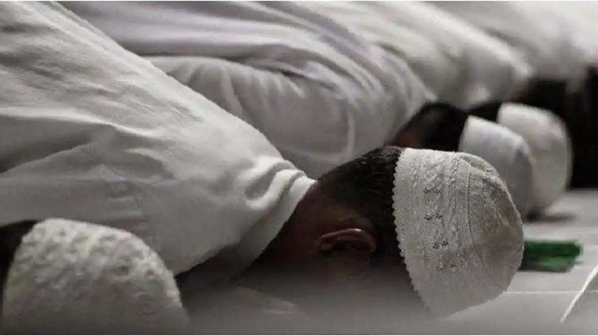 Bacaan Dzikir & Doa Setelah Sholat Maghrib yang Dilakukan Rasulullah SAW