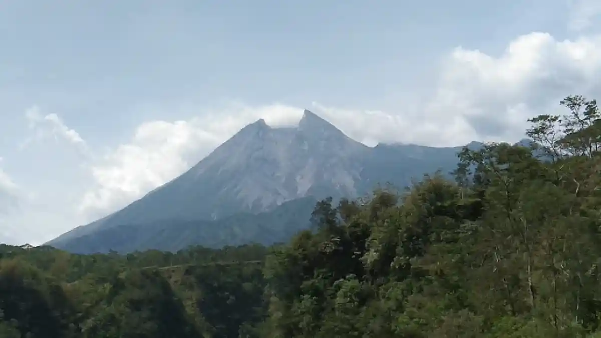 Pesan Juru Kunci Gunung Merapi untuk Warga Sekitar Terkait Status Siaga Merapi