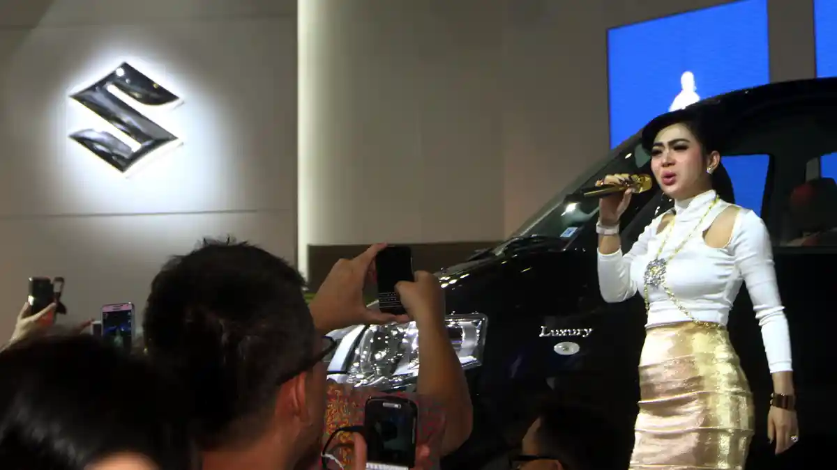 Indonesia International Motor Show Hari Ke-4, Wuih Pengunjungnya Padat Merayap !