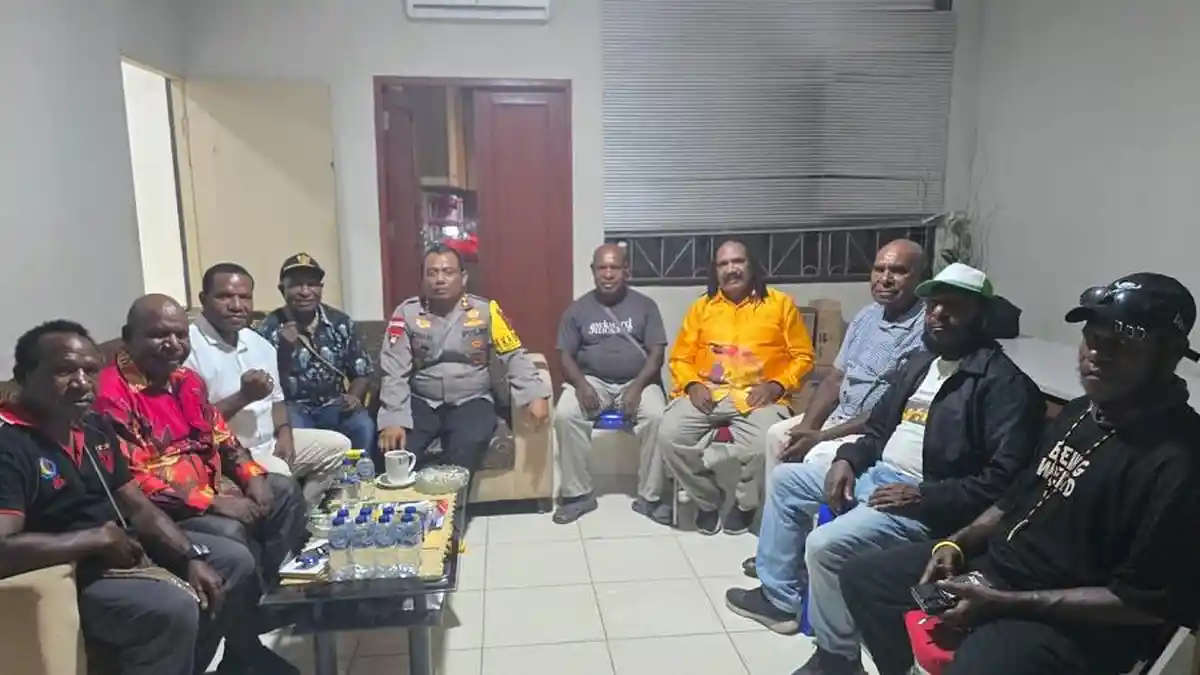 Lima Kepala Suku Besar Mendatangi Mapolres Mimika Terkait Natal