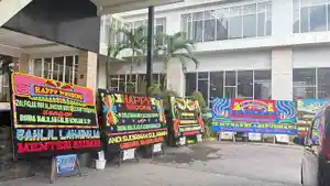 Ratusan-karangan-bunga-penuhi-Hote.jpg