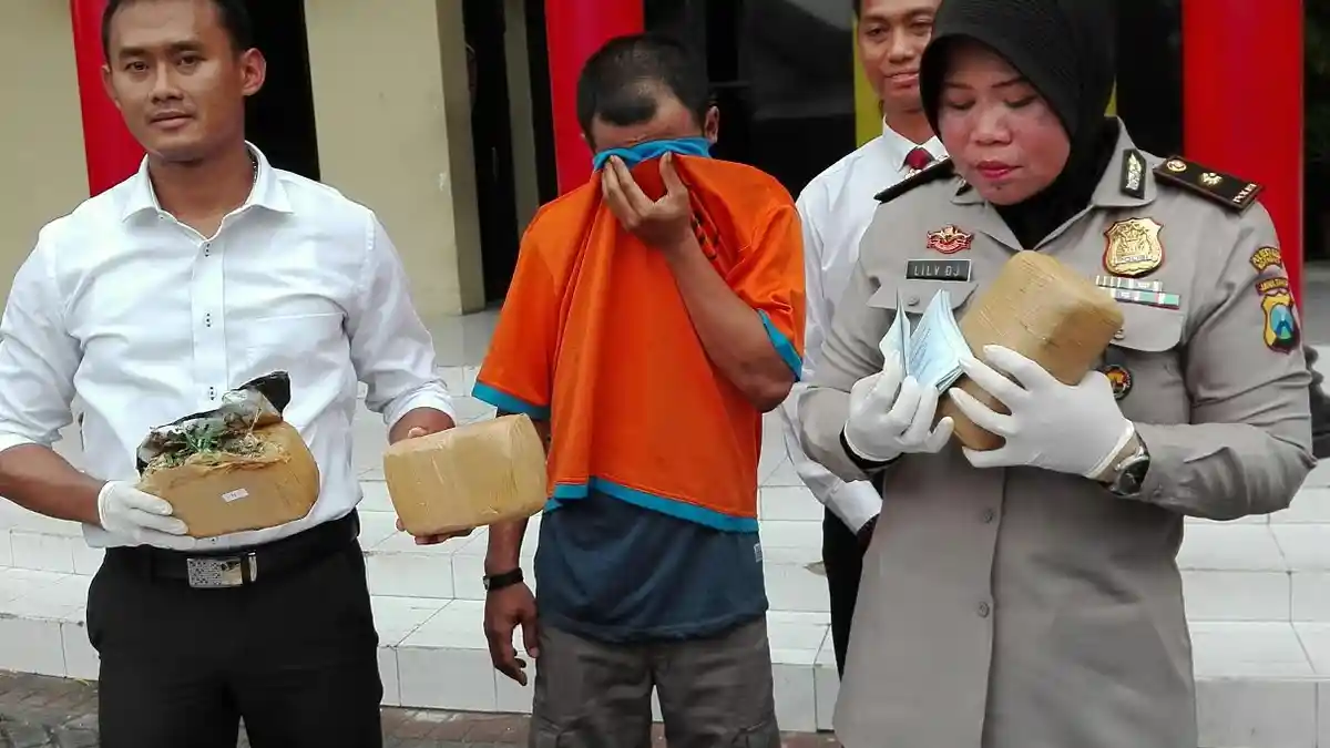 Yasid Dibekuk di Stasiun Pasar Turi Saat Bawa 3,7 Kilogram Ganja