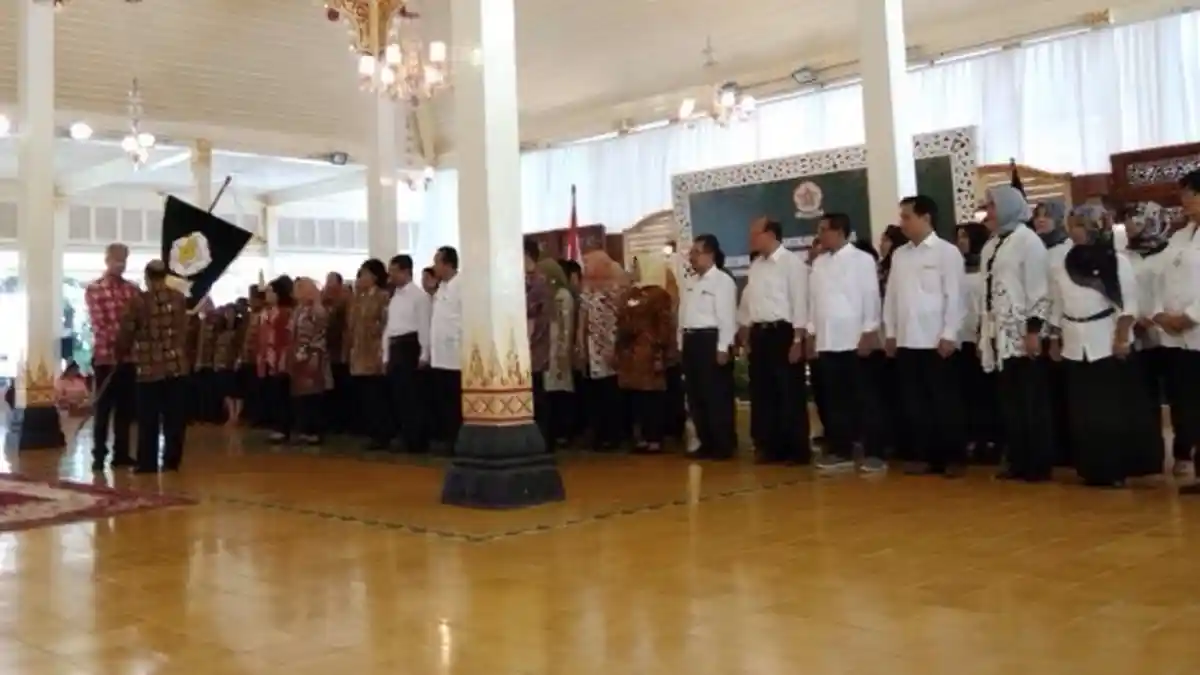 Ganjar Pranowo Lantik Gatot Saptadi Sebagai Ketua Pengda Kagama DIY