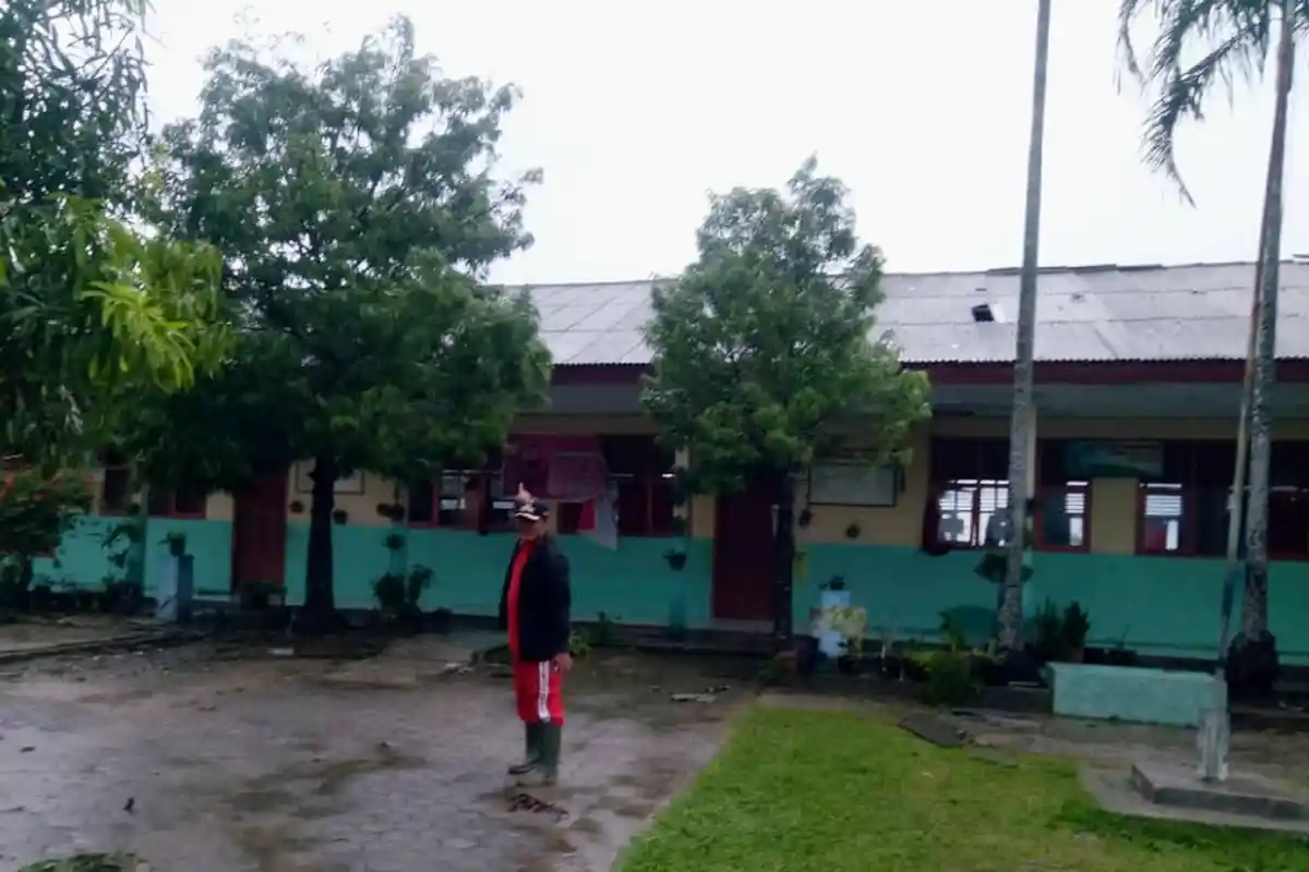 Disdik Lampung Selatan Langsung Perbaiki Atap Sekolah yang Terkena Angin Puting Beliung