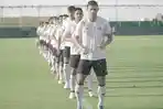 pemain-timnas-indonesia-sedang-latihan-di-lapang.jpg