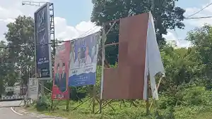 Baliho-rusak-jaia.jpg
