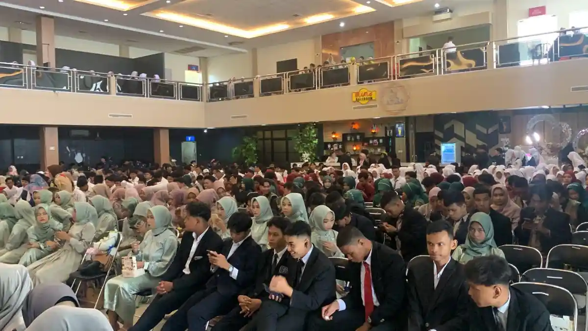 Wakil Bupati Kotim Irawati Hadiri Pelepasan Kelulusan Siswa Kelas XII ...
