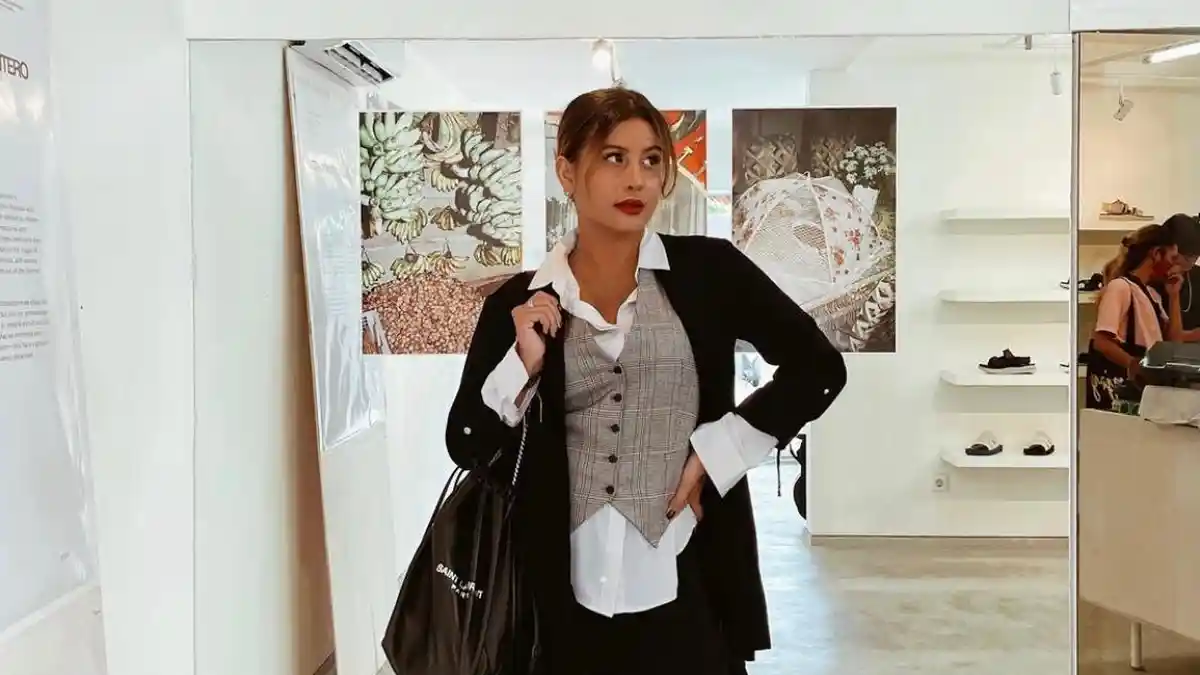 10 Outfit Stylish Awkarin, Harganya Hingga Jutaan Rupiah!