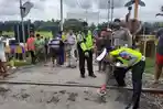 olah-tkp-kecelakaan-di-perlintasan-tanpa-palang-pintu-desa-durung-durungbedug-candi-sidoarjo.jpg
