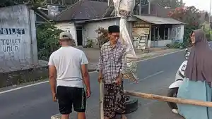 jembatan-yang-berlubang-di-jalan-Desa-Sananrejo-Kecamatan-Turen-Kabupaten-Malang.jpg
