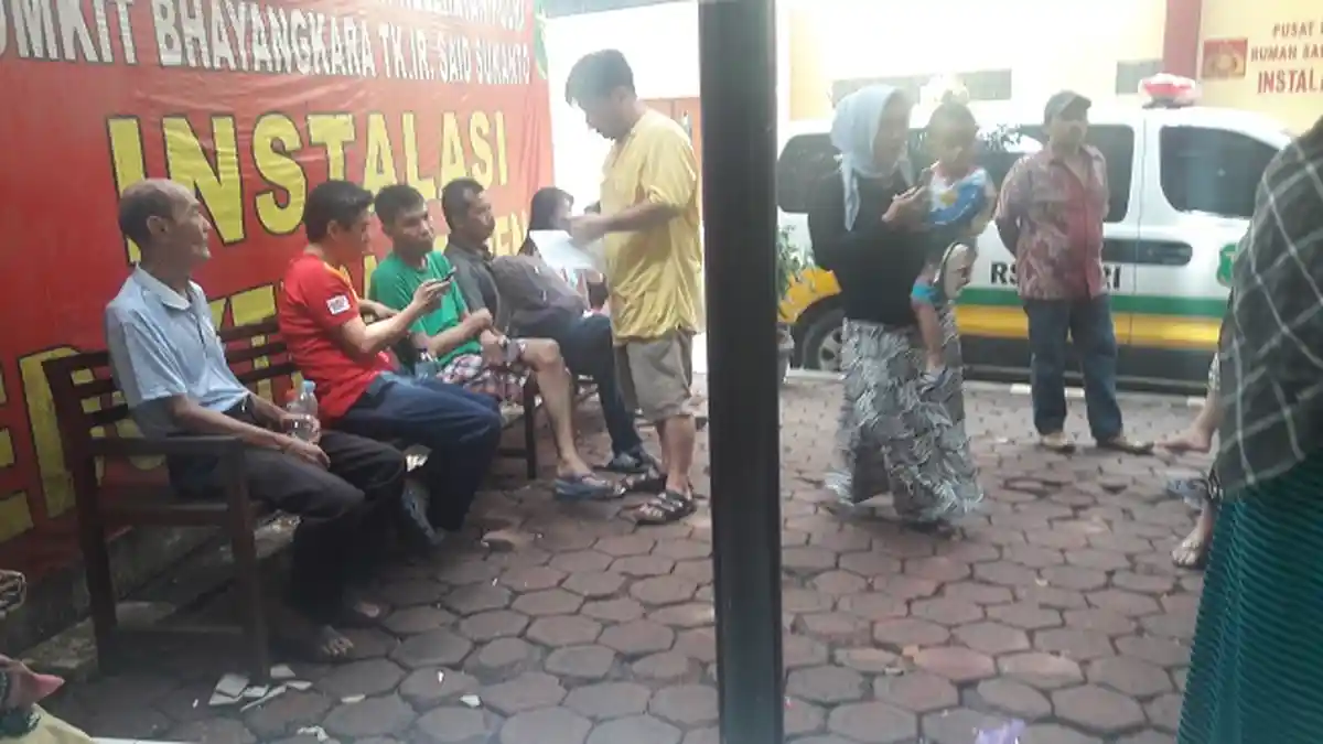 Keluarga Korban Kebakaran Pademangan Datangi RS Polri Kramatjati