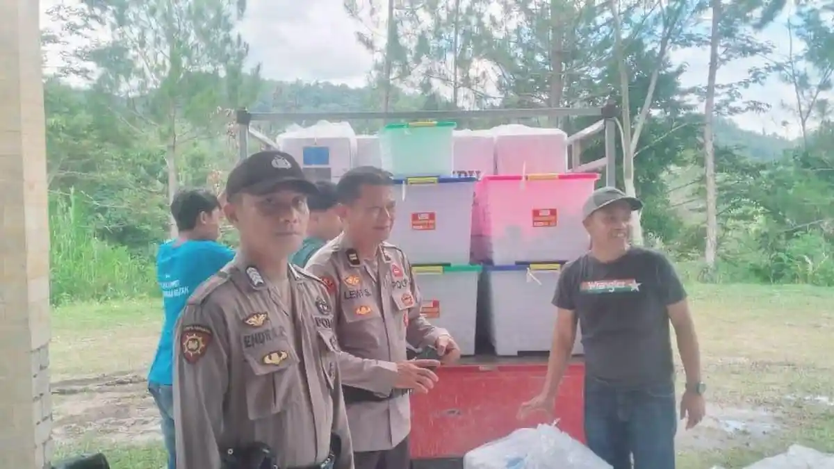 Rekap Suara Selesai, PPK Kurra Kembalikan Logistik Pemilu 2024