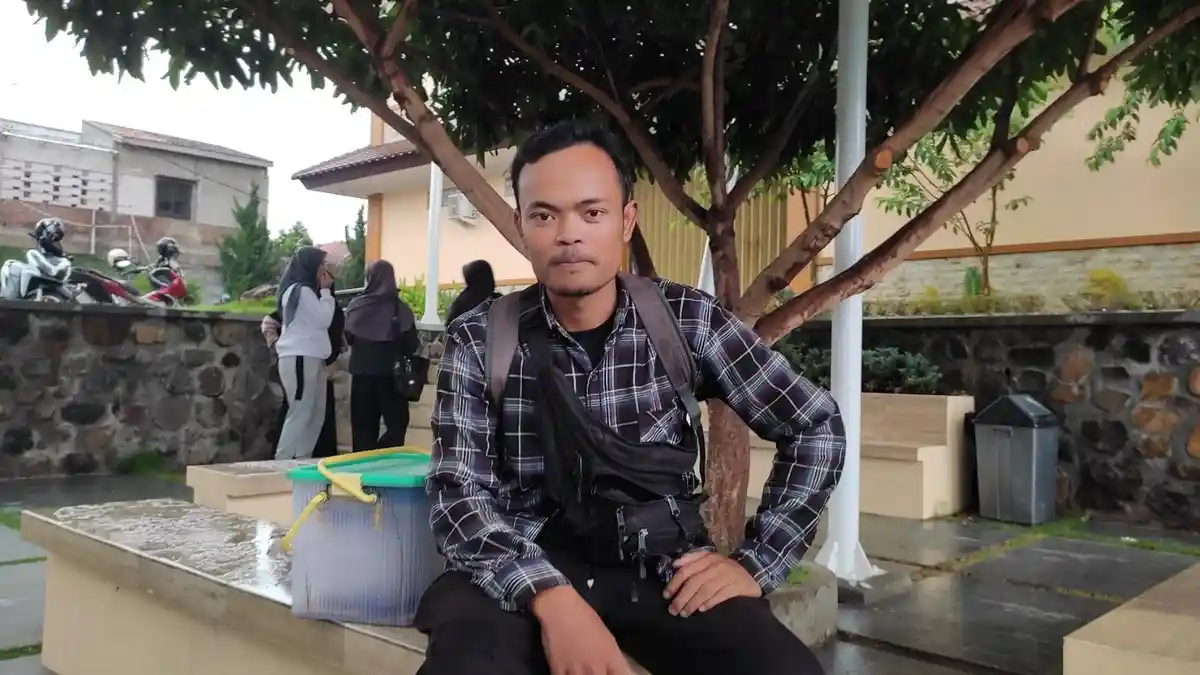 Januari Mahasiswa Penjual Risol di Garut Diangkat Anak oleh Bos Properti, 'Mimpi Apa Saya Semalam'