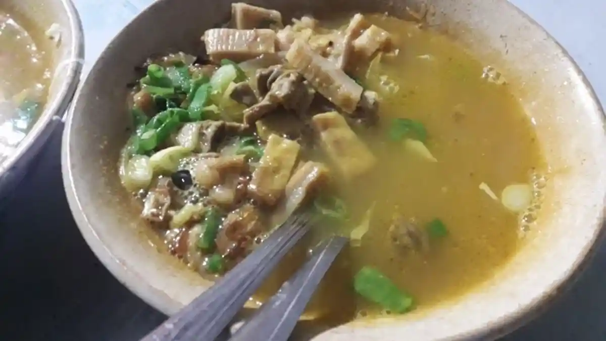 Di Ujungberung Ada Kuliner Soto Ayam Murah Meriah, Satu Mangkuk Cuma Goceng