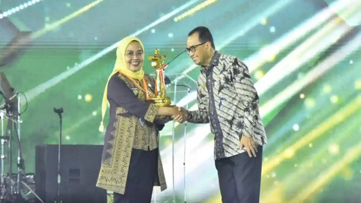 Sukses Tata Transportasi Publik, Pemkot Jambi Raih Piala WTN Dari Menteri Perhubungan RI